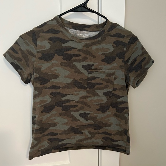 Arizona Jean Company Tops - Camo t-shirt